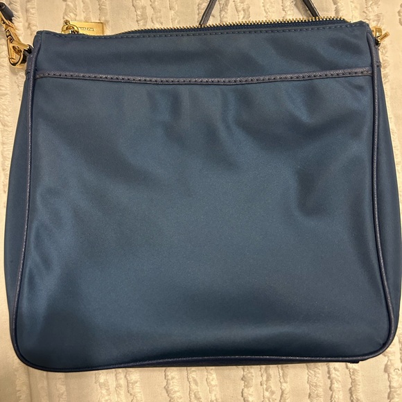 Michael kors crossbody - Picture 2 of 5